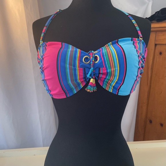 Bikini GTX blue and pink. Tags cut out but I know the top is XL and bottom M - Picture 4 of 7